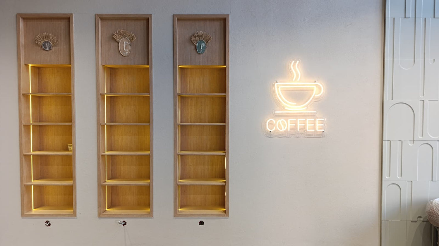 Restoran ve Kafeler İçin Özel Neon Tabela Tasarımlarının Önemi | Poznan Lighting