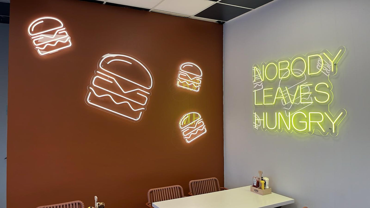 Özel Neon Tabela ve LED Aydınlatma Çözümlerinde Poznan Lighting Farkı