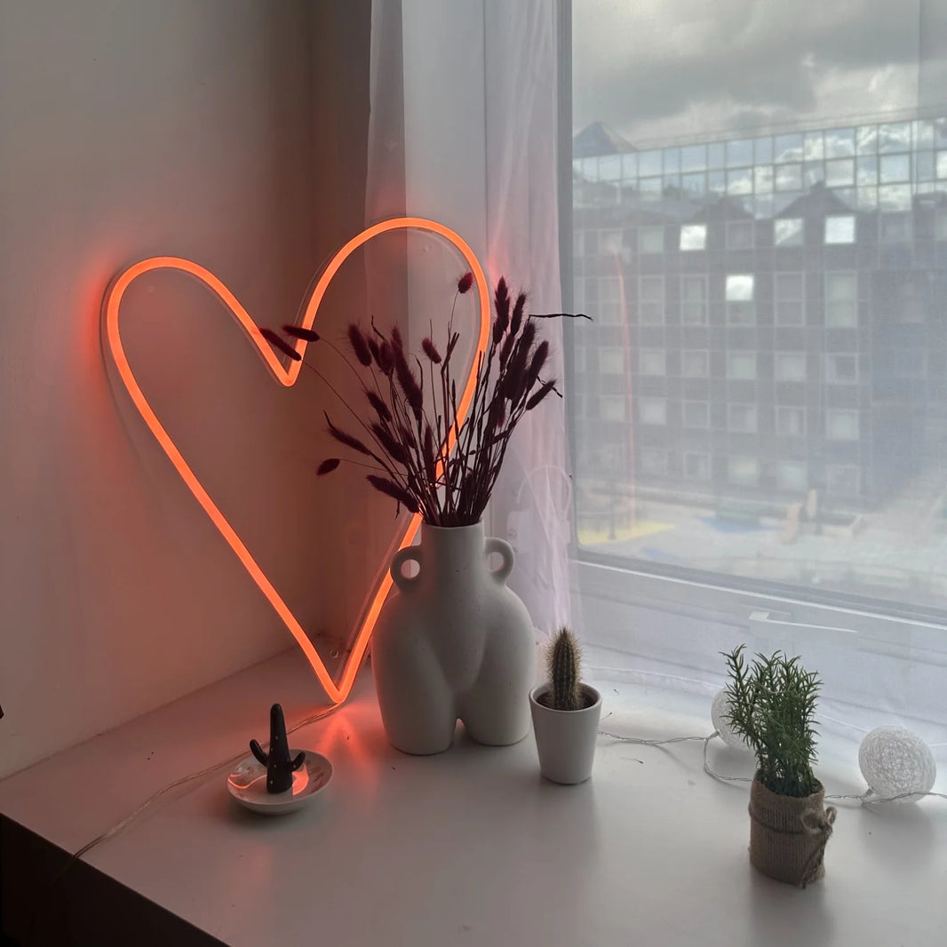 Big Heart Neon Led Işık – Kalp Şekilli Duvar Dekoru