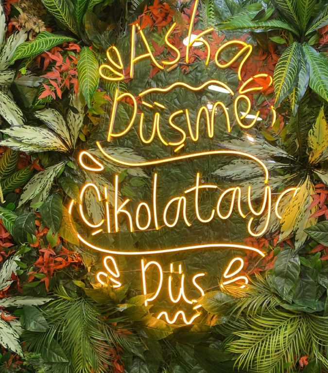 Aşka Düşme Çikolataya Düş Neon LED Tabela