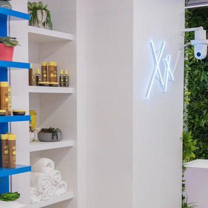 XX Minimalist Çizgi Neon Led Işık – Beyaz